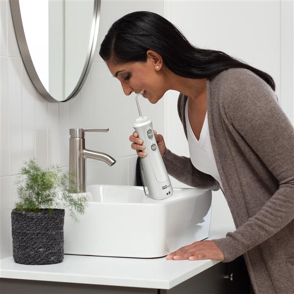 Using WF-13CD010 White Cordless Pearl Water Flosser